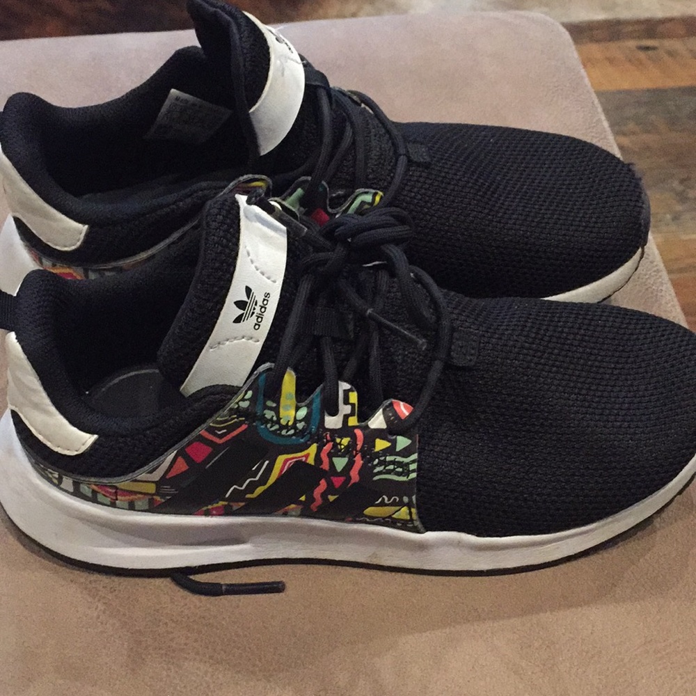 Girls Adidas Graffiti Sneaker Tennis shoes